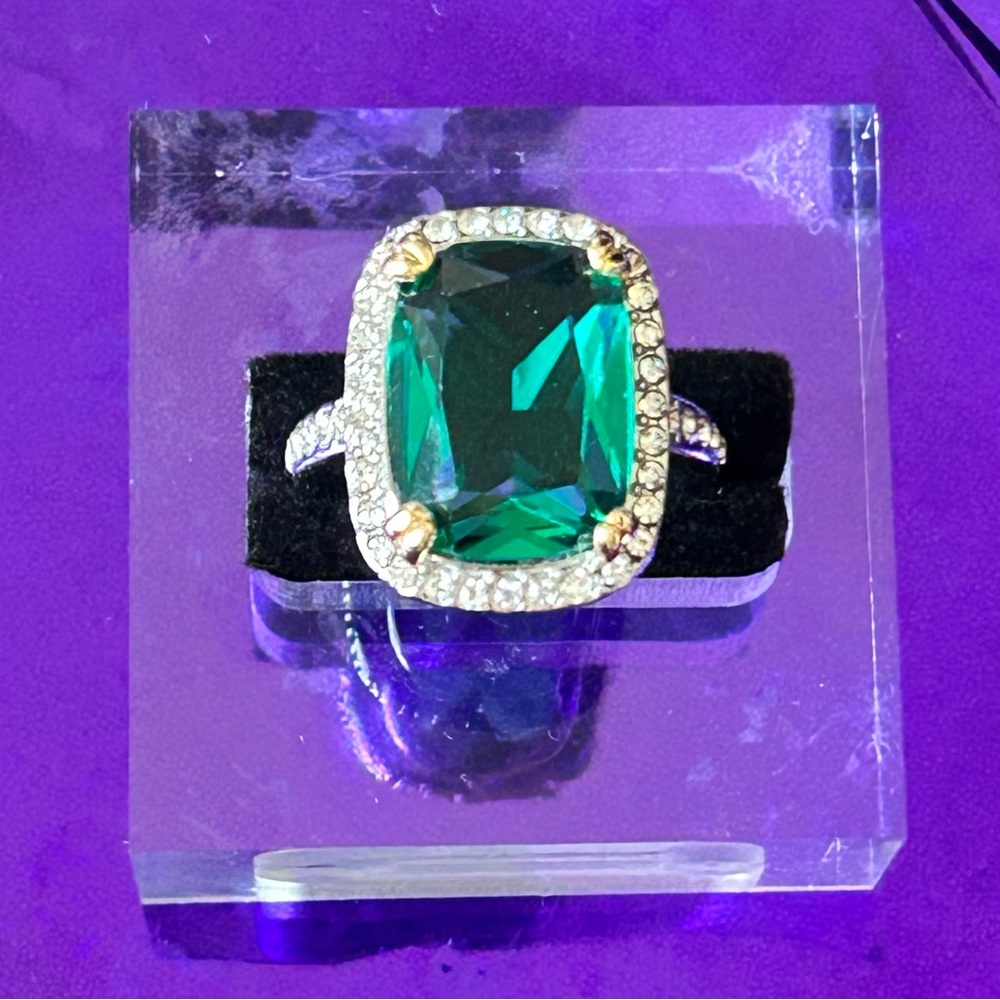 Size 8 - Beautiful Teal Green Cocktail Ring, Large Center Stone - Picture 16 of 17